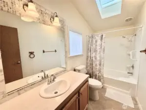Large Primary Ensuite w/Skylight