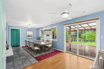 Dining *virtually staged*