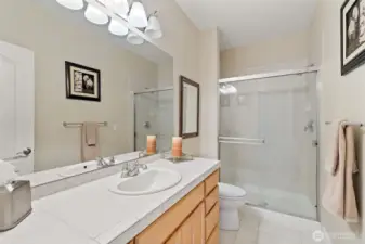 Shared Bath for lower level bedrooms