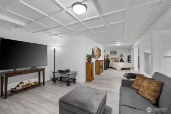 From work from home to gaming, this space offers total flexibility.