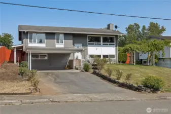 5 Bedrooms, 2.5 Bathrooms.