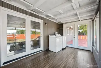 Sun room with washer and dryer
