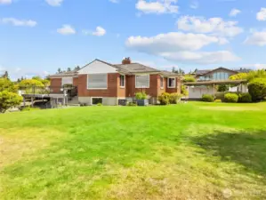 Spacious front yard