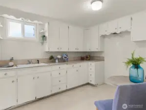 2nd kitchen - perfect for MIL suite or Airbnb!