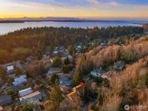Lincoln Park and its trails, playfields, and beach is just down the Thistle steps and a couple blocks away.