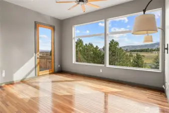 Master Bedroom - Main Level