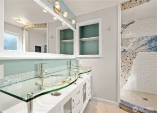 Spa like primary ensuite bathroom.