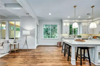 Ample space for breakfast at the kitchen island!