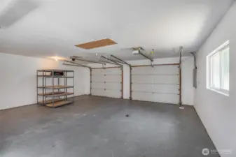 Oversized 2-car garage