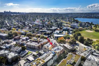 Proximity to downtown and Lake Union.