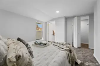 Primary w/ Ensuite & Walk in Closet