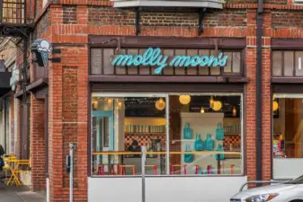Molly Moons always serving up delicious scoops!