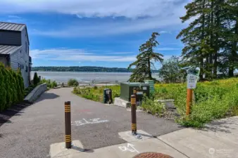The paved walking path to the bay lookout is just one of the great outdoor amenities that can be easily accessed.