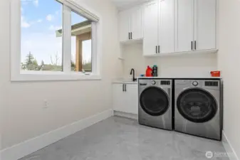 Main level laundry room