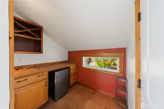 Loft area that could be a kitchen. Loft does not have water.