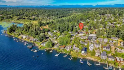 Tucked next to the exclusive Rose Point Community in Kirkland's sought-after West of Market neighborhood. The location can't be beat with the 110 acre Juanita Bay Park on the north, and Kiwanis Park on the south. Trails and scenic views will make afternoon strolls become part of a daily ritual.