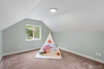 Upper Floor Bedroom/Bonus Room 1 – One of the upper-level rooms that can serve as a bedroom, office, or flexible bonus space.