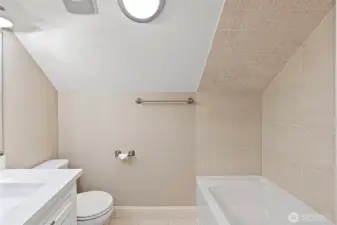 Upper Floor Full Bathroom – A full bathroom serving the upper floor rooms.