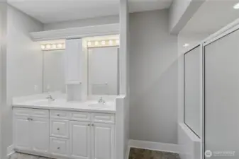 Double vanity in primary bathroom