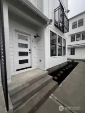SH1-096 Front door