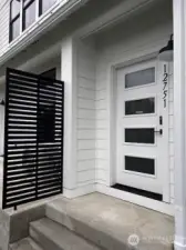 SH1-096 Front door
