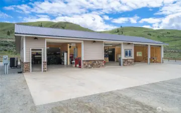 4 Bay Shop
