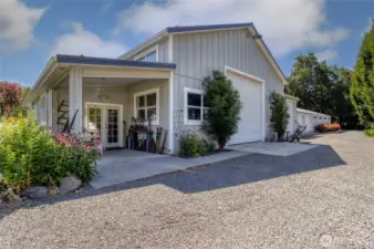 7,704 Sq Ft shop with a section insulated & heated with a 3/4 bath & laundry