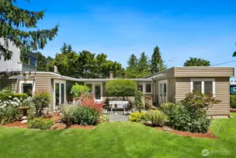 Private, fenced and sunny backyard