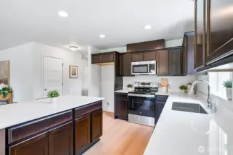 Photographs are for illustrative purposes only. Features, finishes, interior/exterior colors, landscaping and floorplan shown may vary from actual homes built.