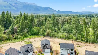 Photographs are for illustrative purposes only. Features, finishes, interior/exterior colors, landscaping and floorplan shown may vary from actual homes built.