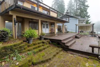 Lakeside of home- 2 private guest areas in basement