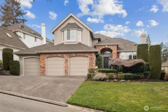 Welcome to the "GEM" that is Highpointe. Located on a hill just outside of the city, walkable to the library, and downtown restaurants. You're new home features 2820 sq ft, 5 bedrooms, 2.5 baths and formal living/dining, and an open kitchen to the family room - there's a space for everyone!