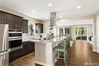 Eating bar with space for 5 people