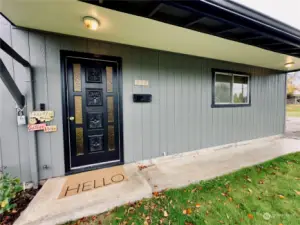 Front covered walkway, 898 Mill St, Kelso WA