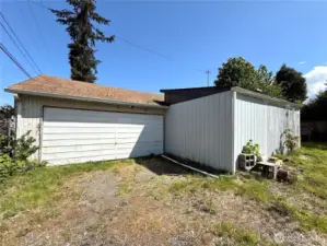 Large garage and storage space