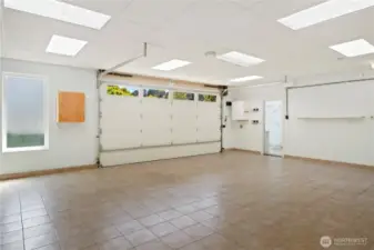 Before you park your car in this immaculate garage, you can give it a bath with warm water from the adjustable faucet!