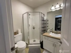 3/4 bath between 2nd & 3rd bedroom