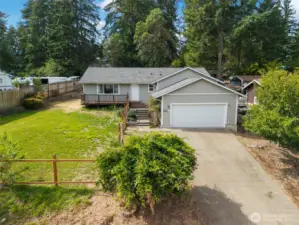 Beautiful Rambler on Large Lot!