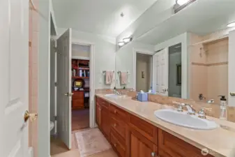 Jack and Jill Bath for the 2 Bedrooms