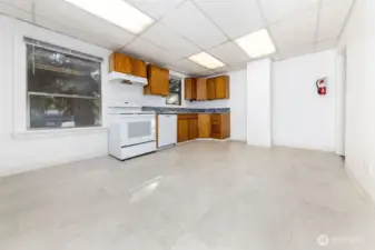 Eat-in Kitchen