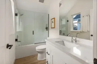 Staged photo of 4748 B second floor bathroom, same layout.