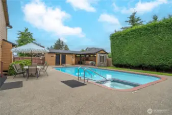 Heated in-ground pool & hot tub