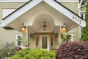 Welcome to 4552 51st Ave SW!