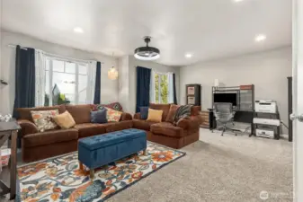BONUS ROOM!!! or bedroom if you like since it has two closets.