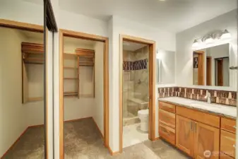 Separate vanity and walk in closet off theprimary