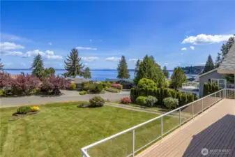 Welcome Home! You will love this great LOCATION with gorgeous VIEWS of Admiralty Inlet, Whidbey Island and the Cascade Mountains!