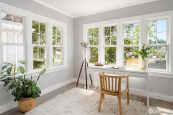 Character-rich den/flex space connects seamlessly to the outdoor ready as an inspiring studio, kids’ zone, or work-from-home haven.