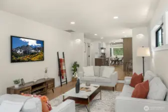 Formal dining w/ additional eating space off the kitchen