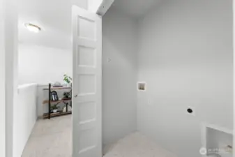 Photographs are for illustrative purposes only. Features, finishes, interior/exterior colors, landscaping and floorplan shown may vary from actual homes built.