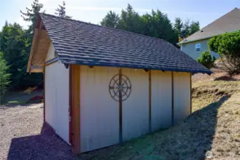 Shed w/Solar Power